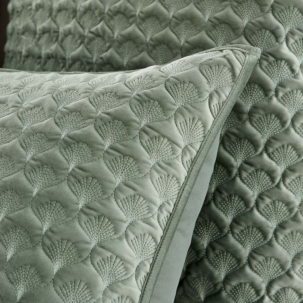 Full/Queen Quilted Velvet Seafoam Green Quilt H1250
