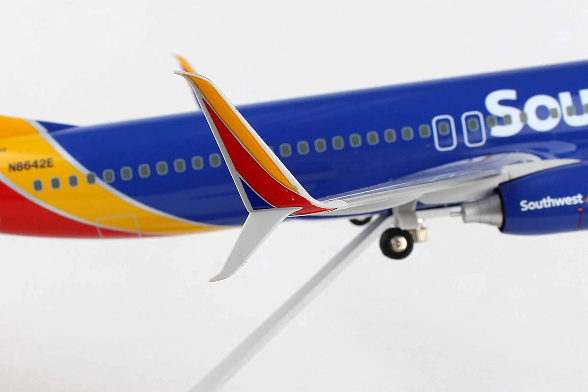 1-100 Southwest 737-800 with Gear & Wood Stand Z5213