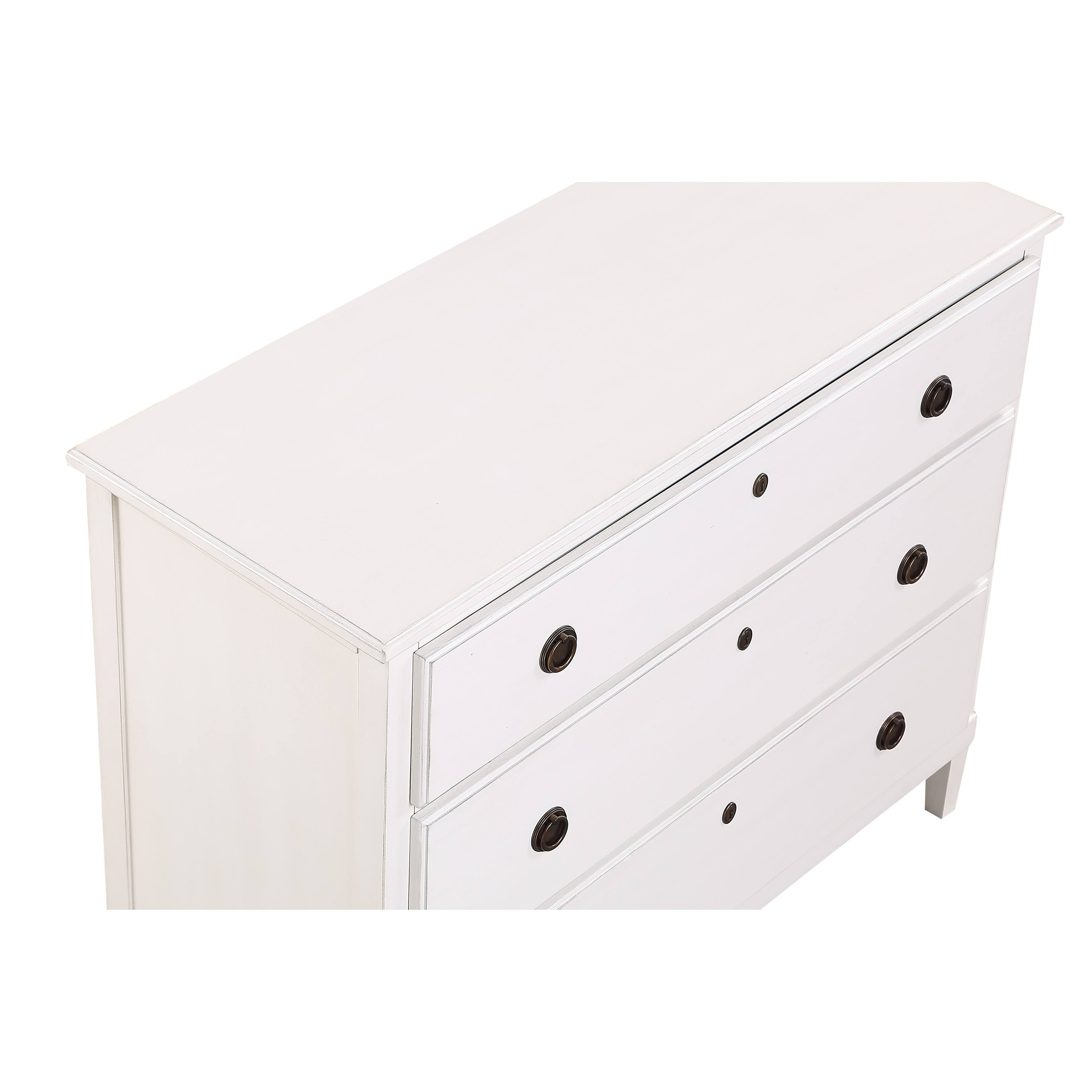 Antique White 3-Drawer Dresser M82761