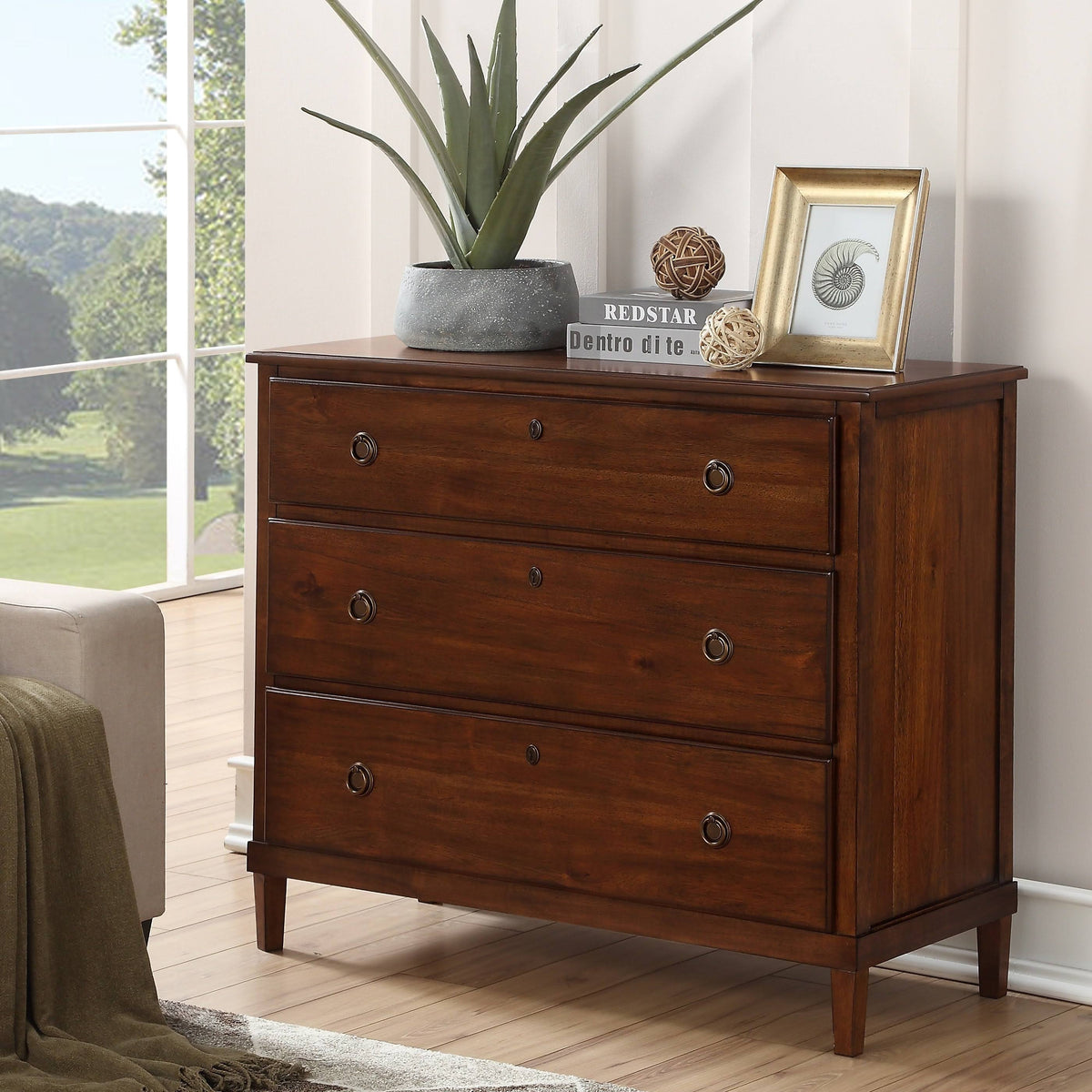 Antique White 3-Drawer Dresser M82761