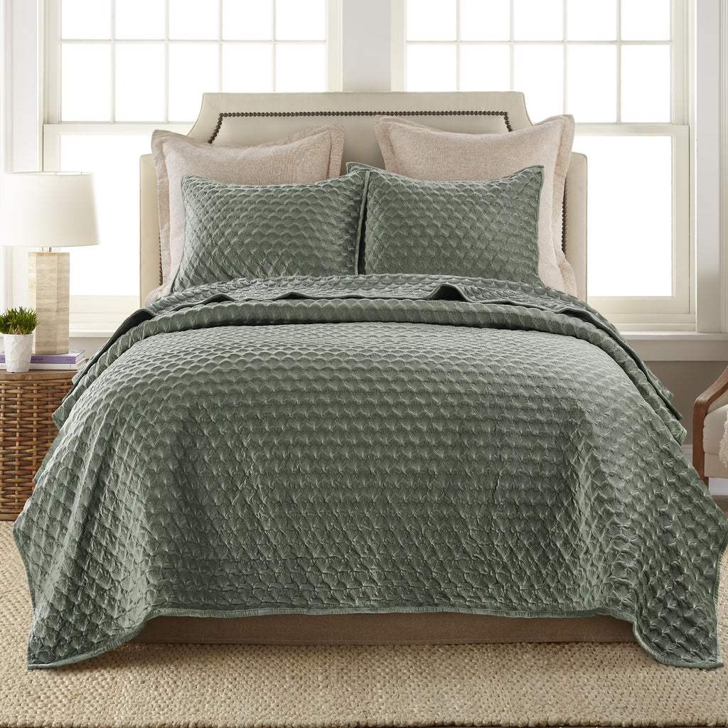 Full/Queen Quilted Velvet Seafoam Green Quilt H1250