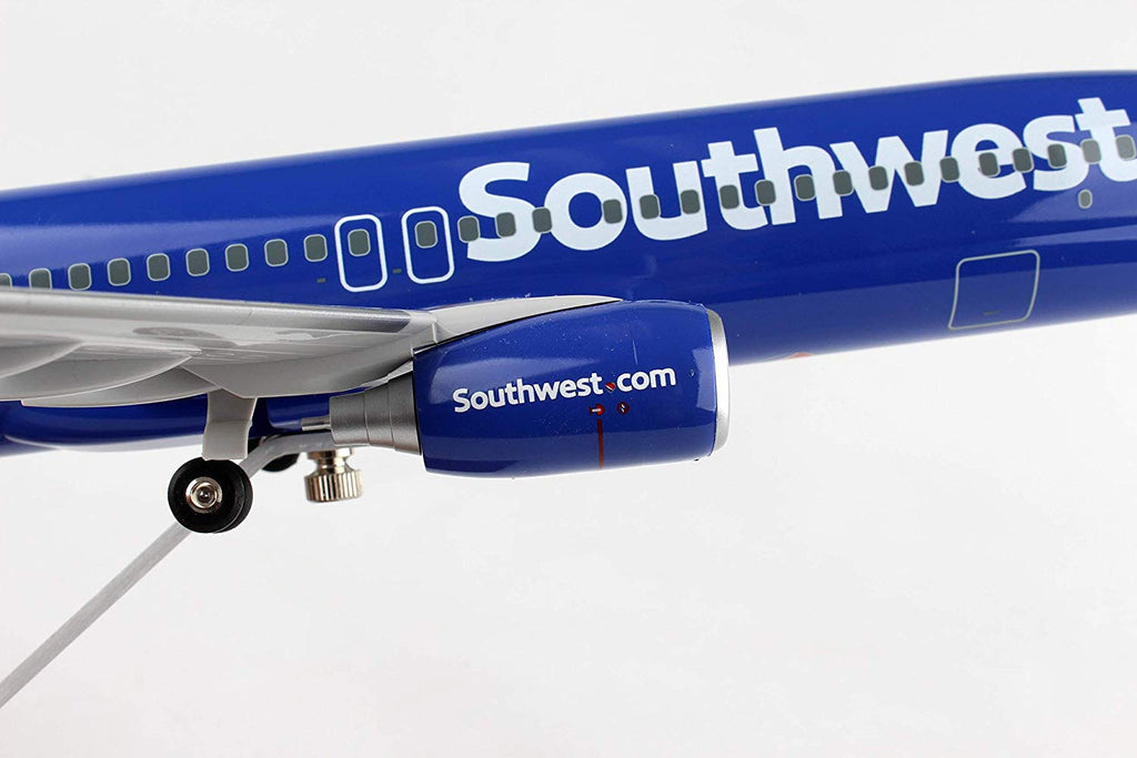 1-100 Southwest 737-800 with Gear & Wood Stand Z5213