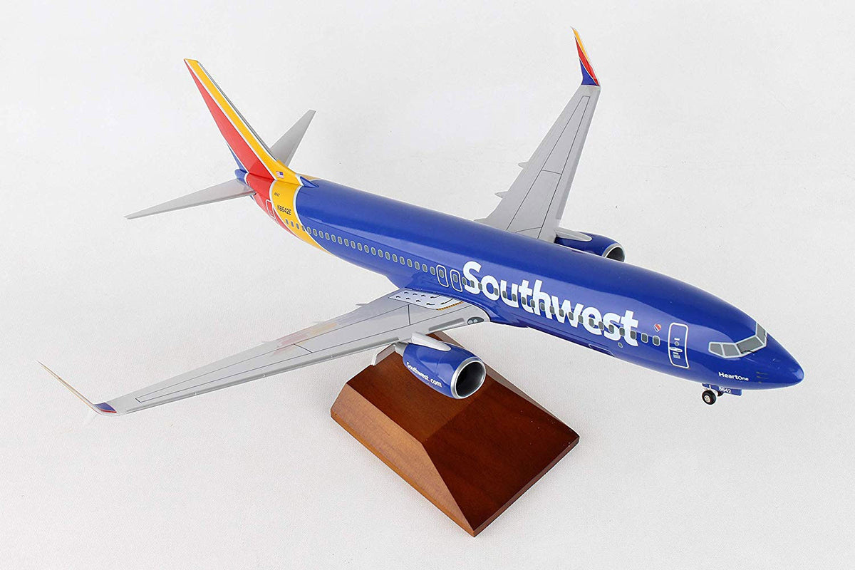 1-100 Southwest 737-800 with Gear & Wood Stand Z5213