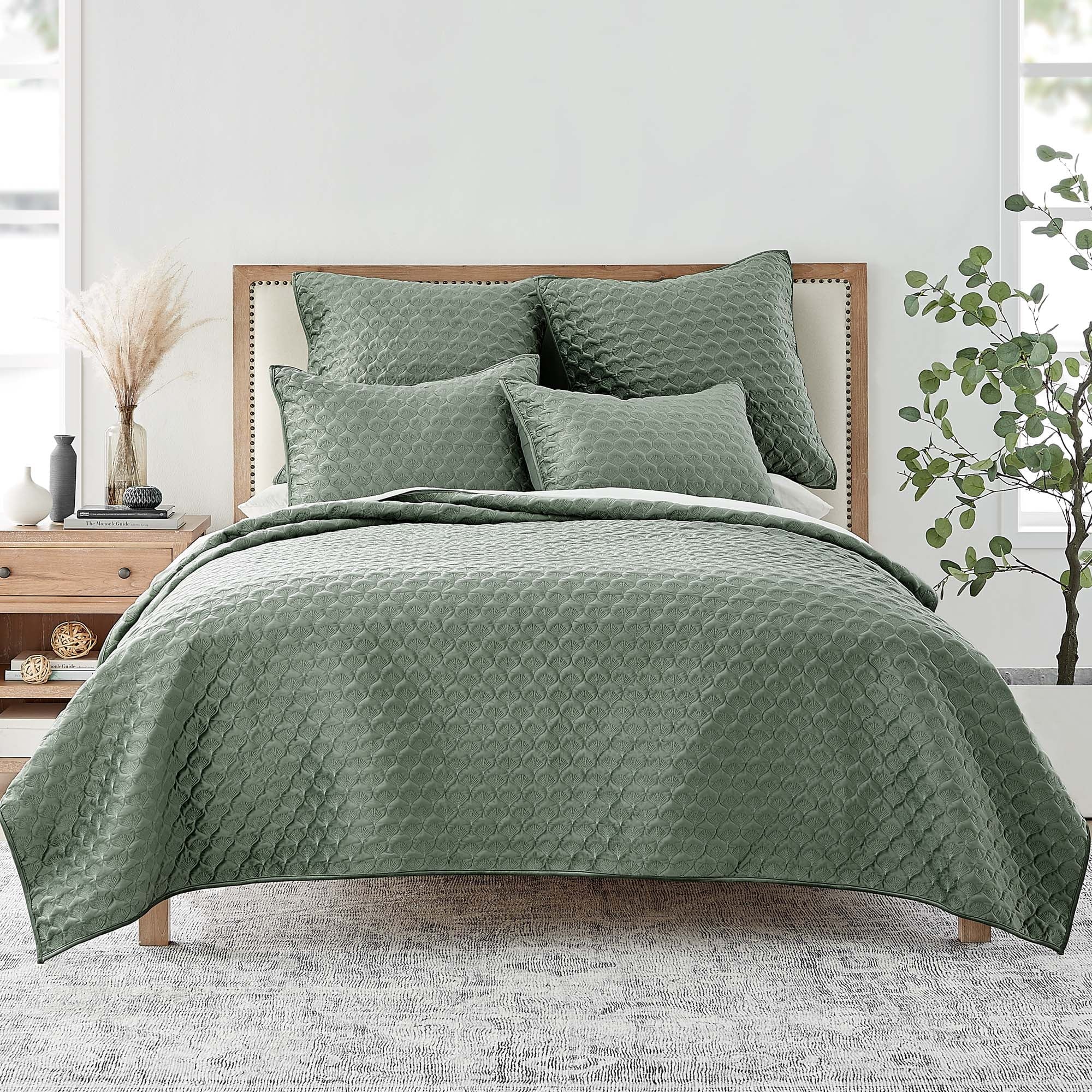 Full/Queen Quilted Velvet Seafoam Green Quilt H1250