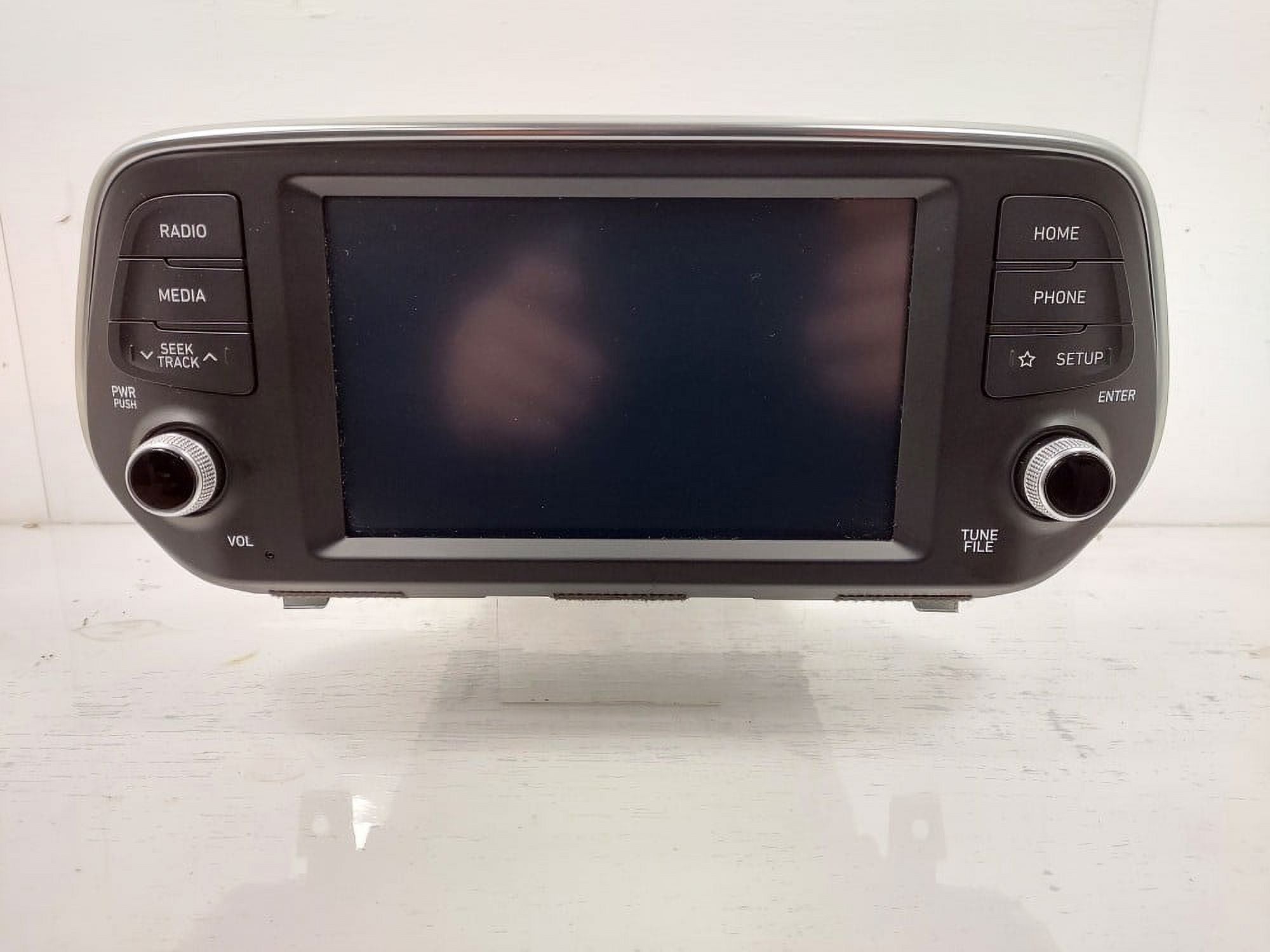 Pre-Owned Hyundai Santa Fe Radio Receiver with 7.0 Screen U300096