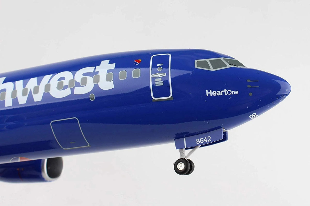 1-100 Southwest 737-800 with Gear & Wood Stand Z5213