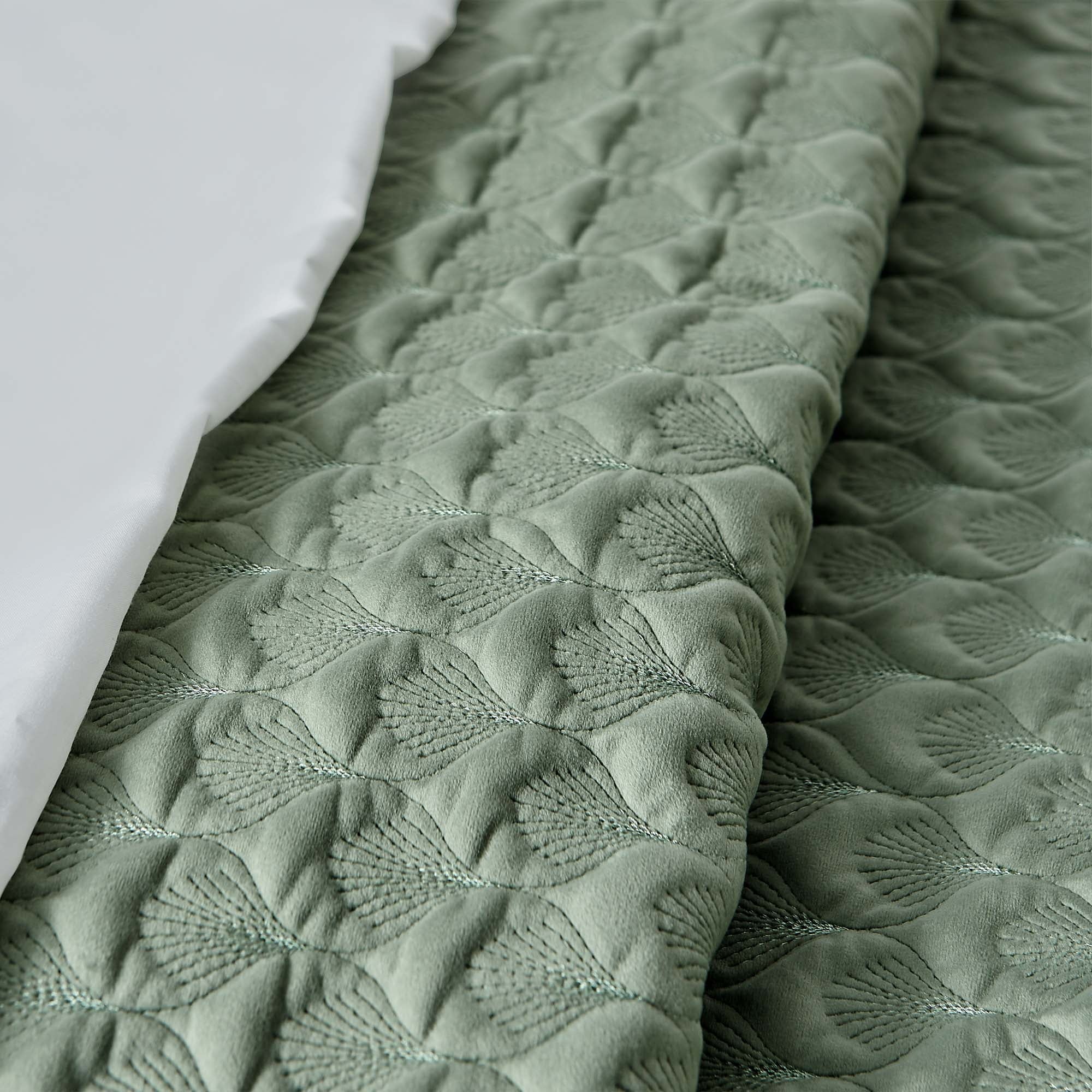 Full/Queen Quilted Velvet Seafoam Green Quilt H1250
